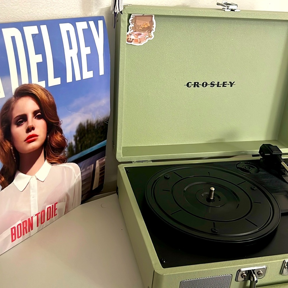 Crosley vinyl with a free Lana del Rey born to die vinyl